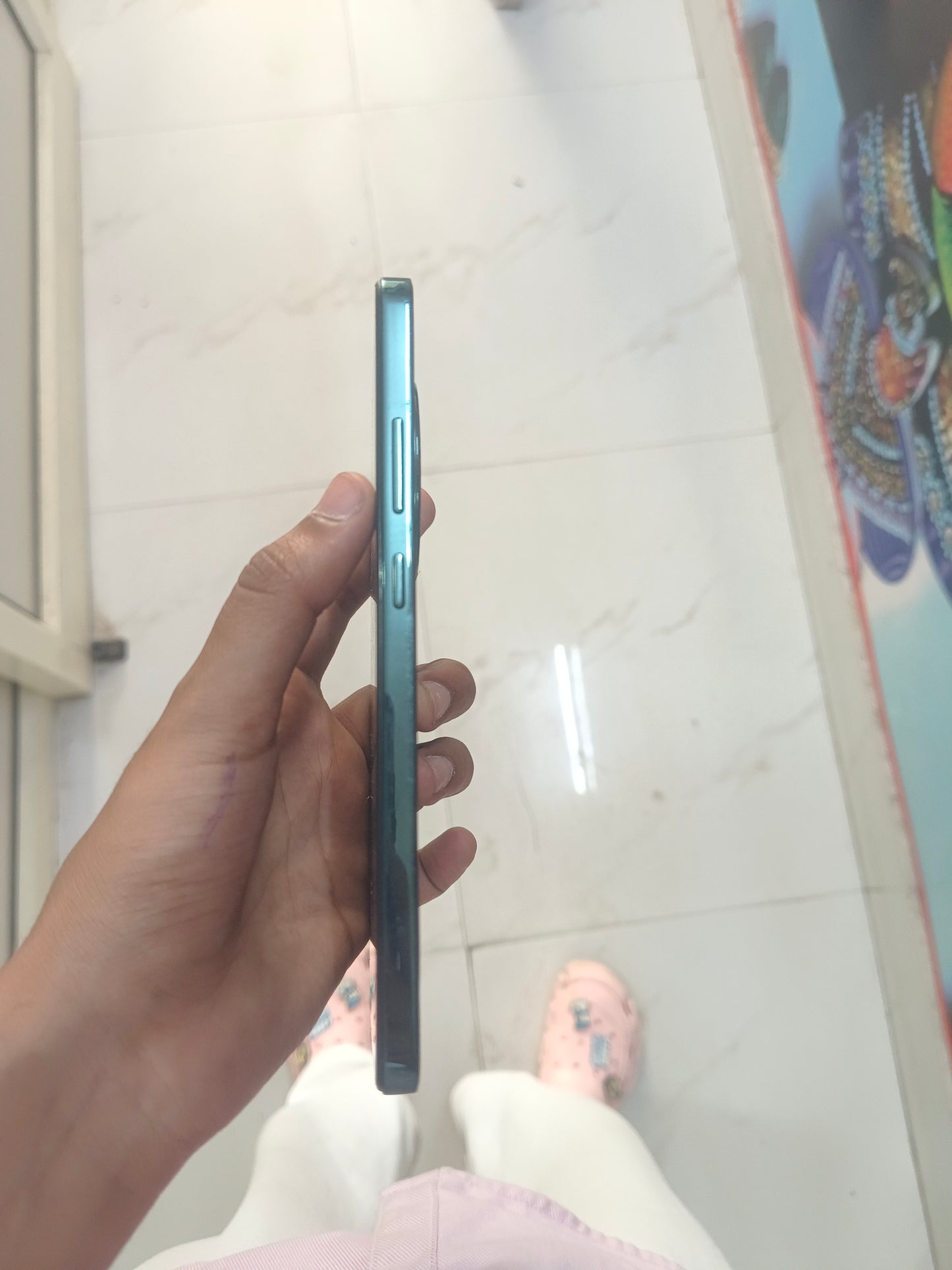 Dealshut Phone Oppo F27   8/128