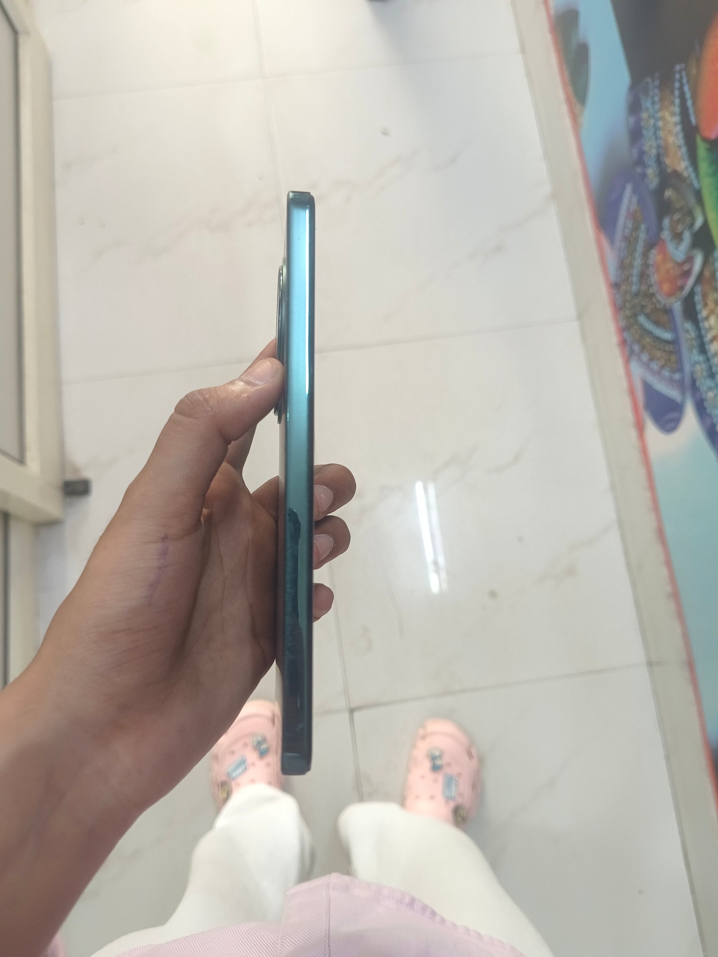 Dealshut Phone Oppo F27   8/128