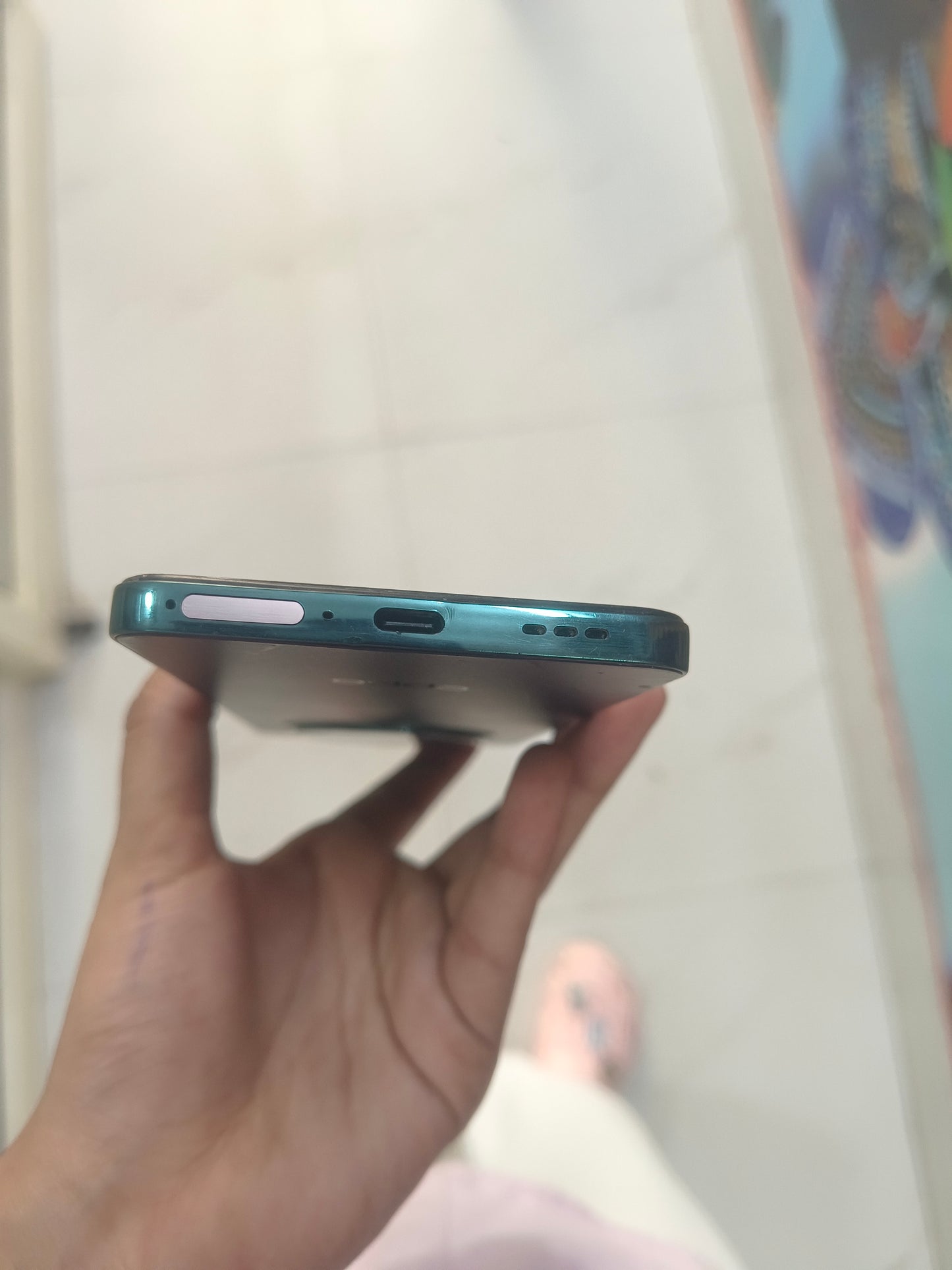 Dealshut Phone Oppo F27   8/128
