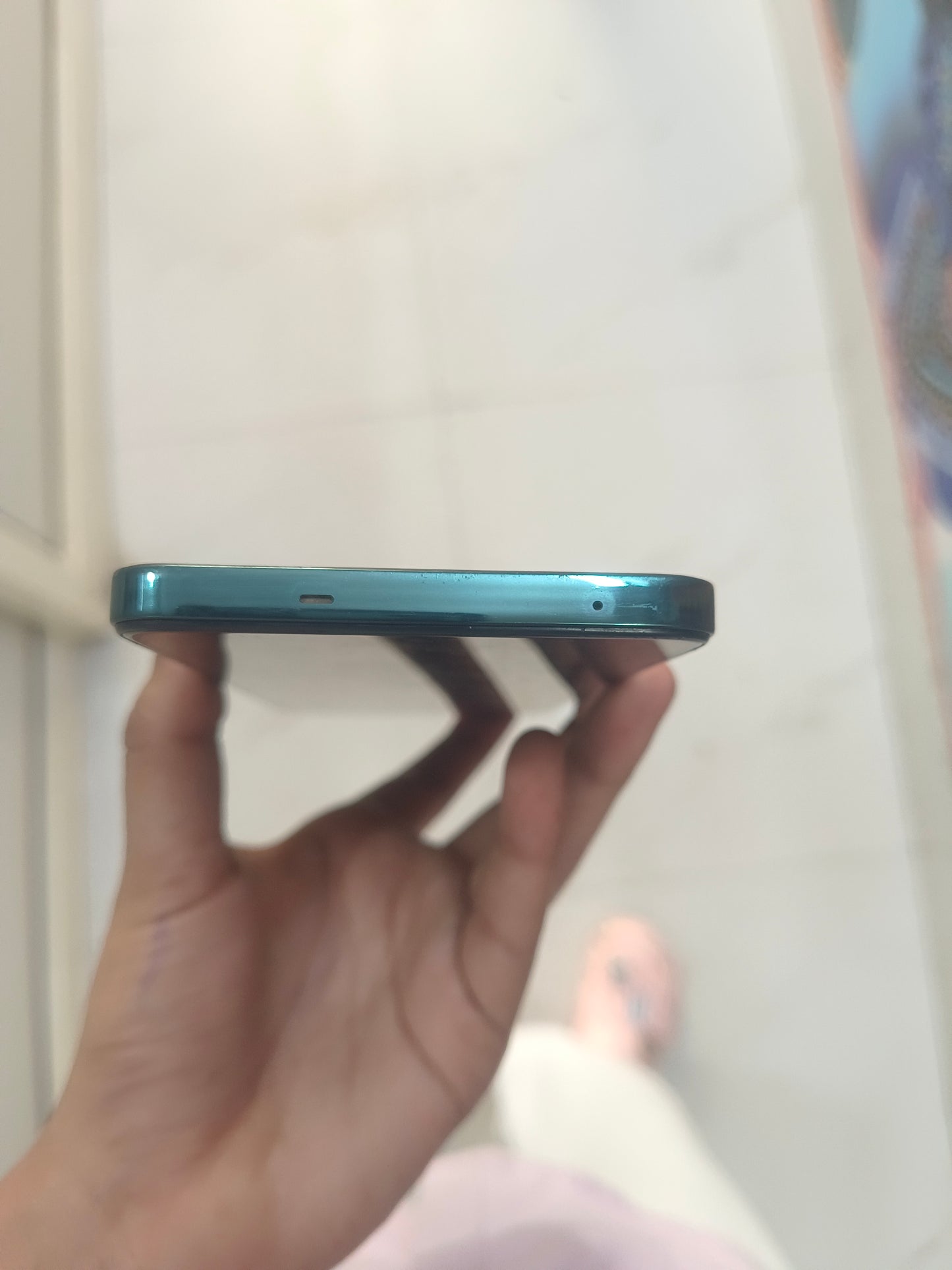Dealshut Phone Oppo F27   8/128