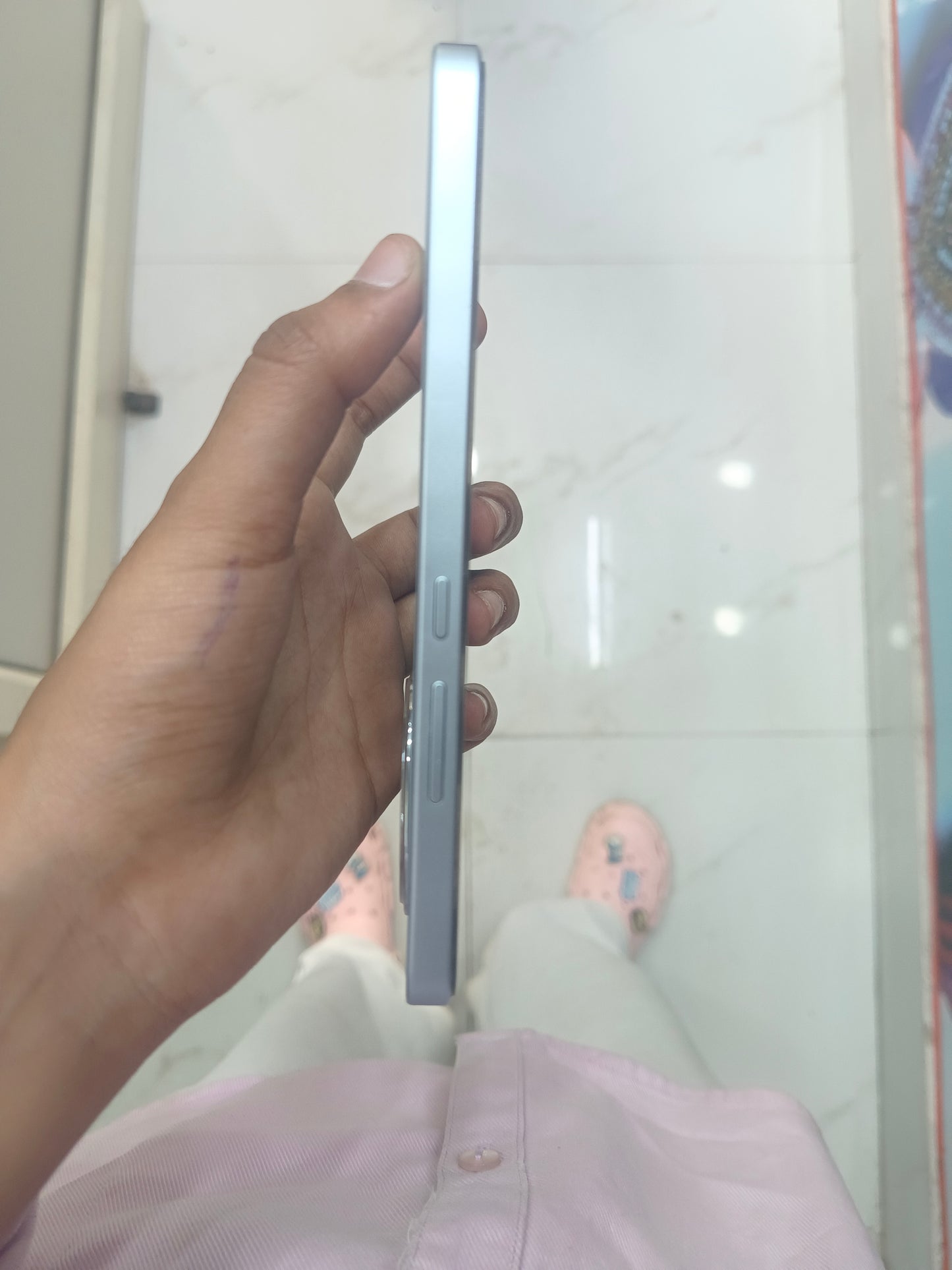 Dealshut Phone Oppo F29    8/128