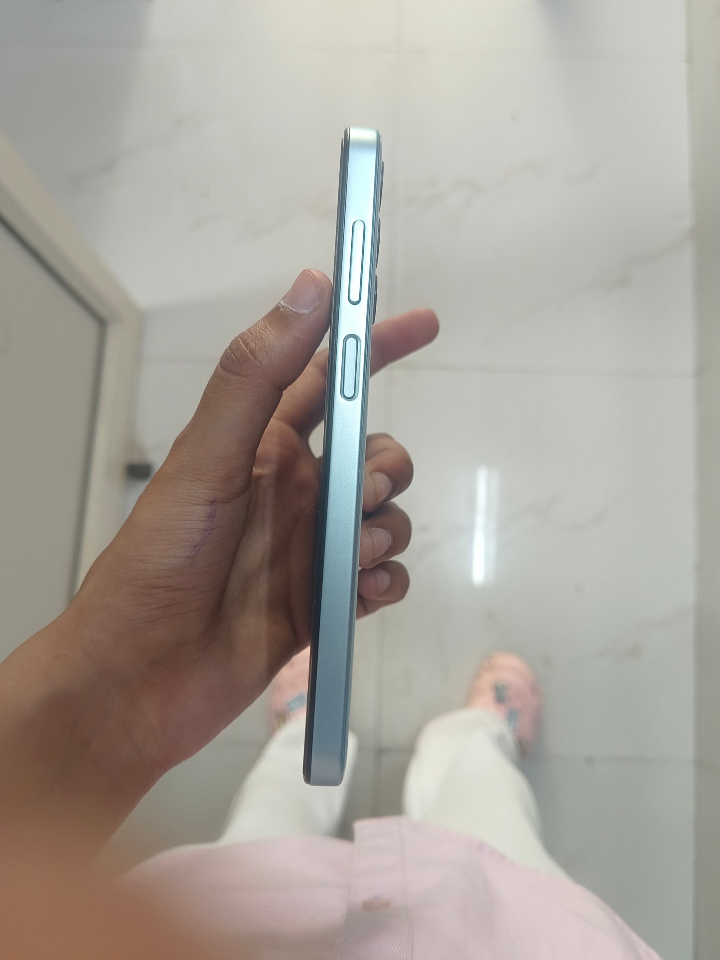 Dealshut Phone Samsung galaxy F15        6/128