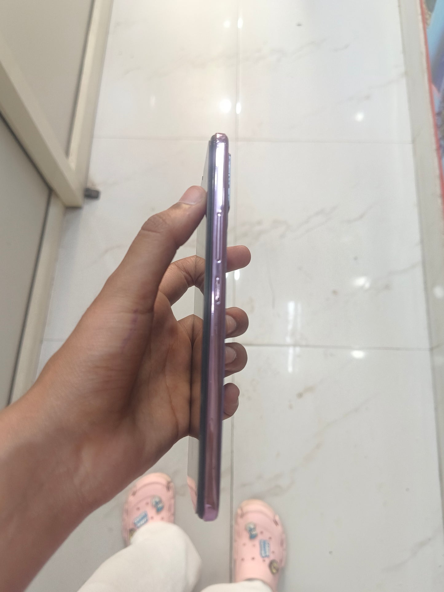 Dealshut Phone Vivo V21         8/128