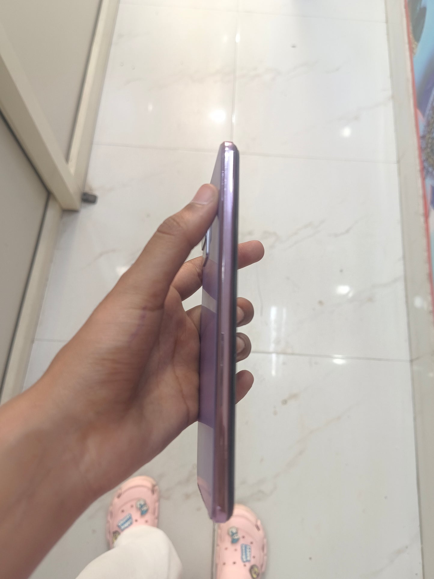 Dealshut Phone Vivo V21         8/128