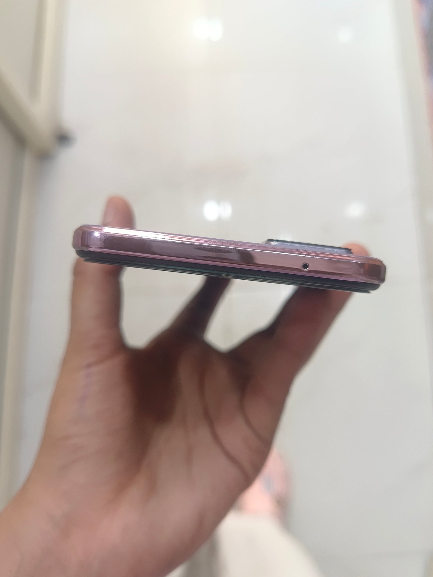 Dealshut Phone Vivo V21         8/128