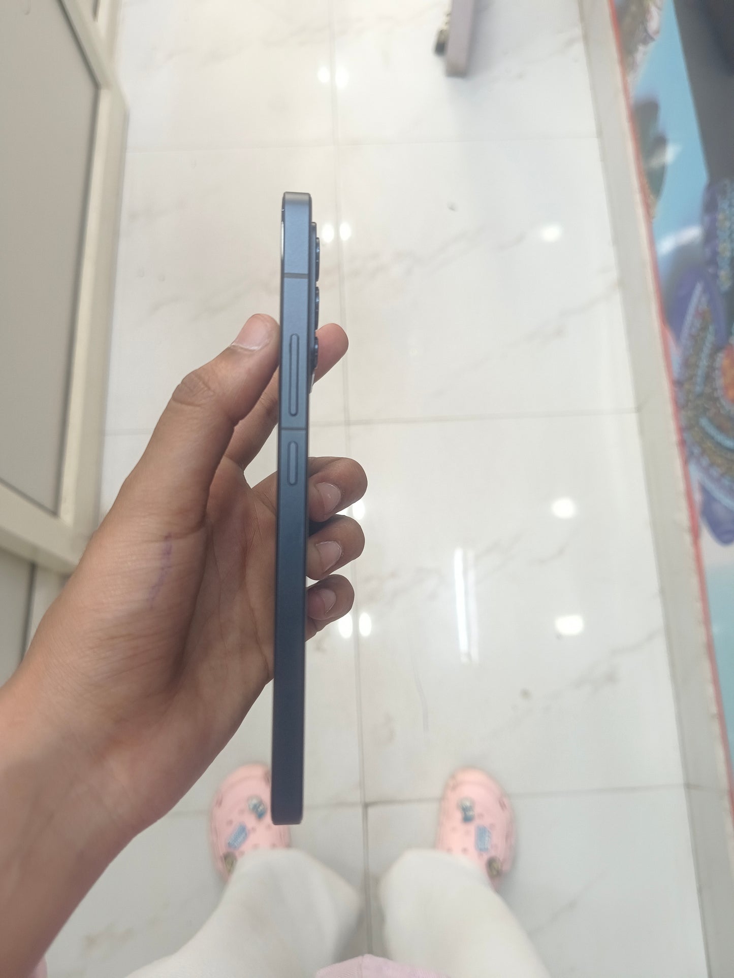 Dealshut Phone Vivo V23      8/128