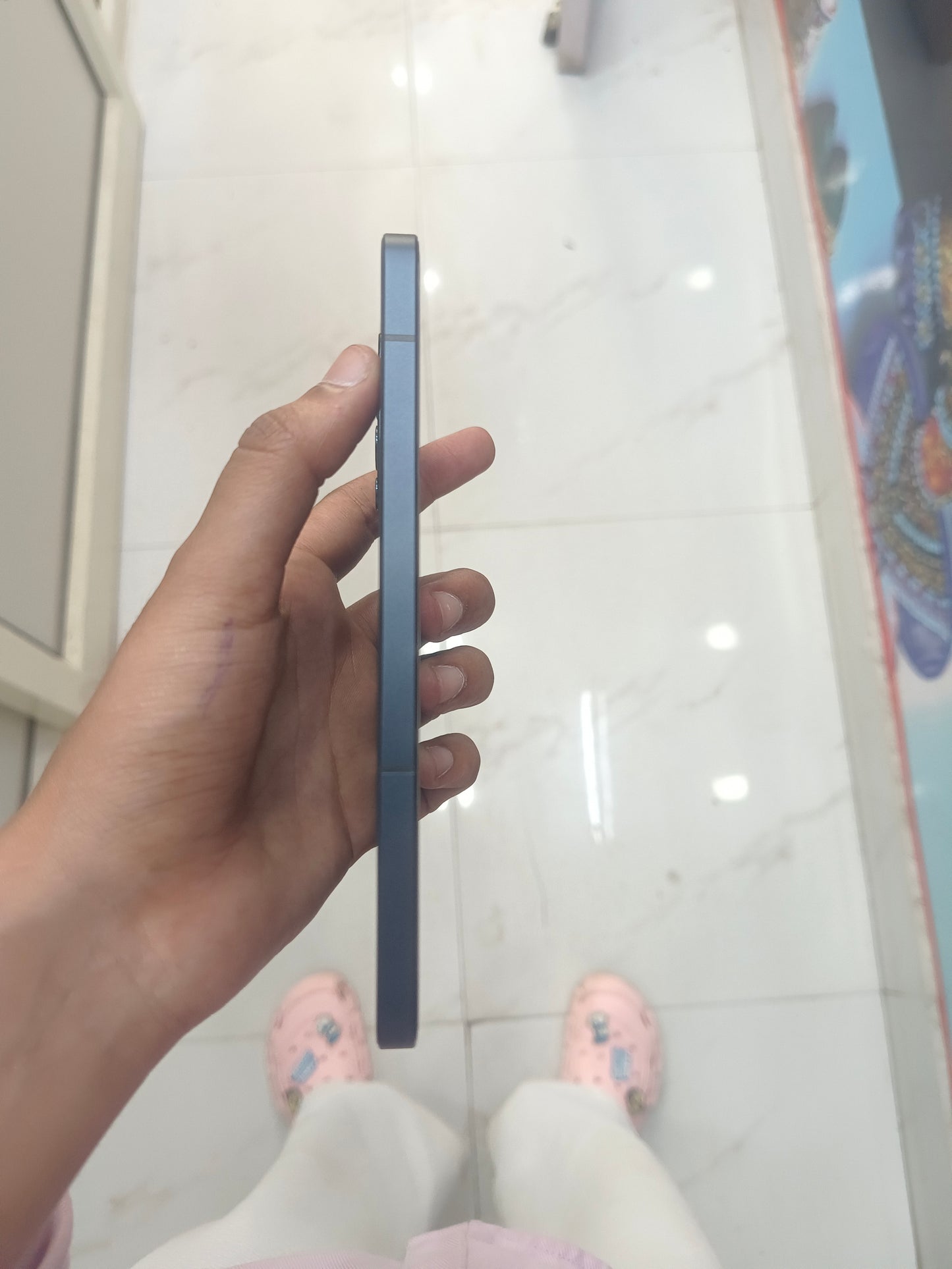 Dealshut Phone Vivo V23      8/128