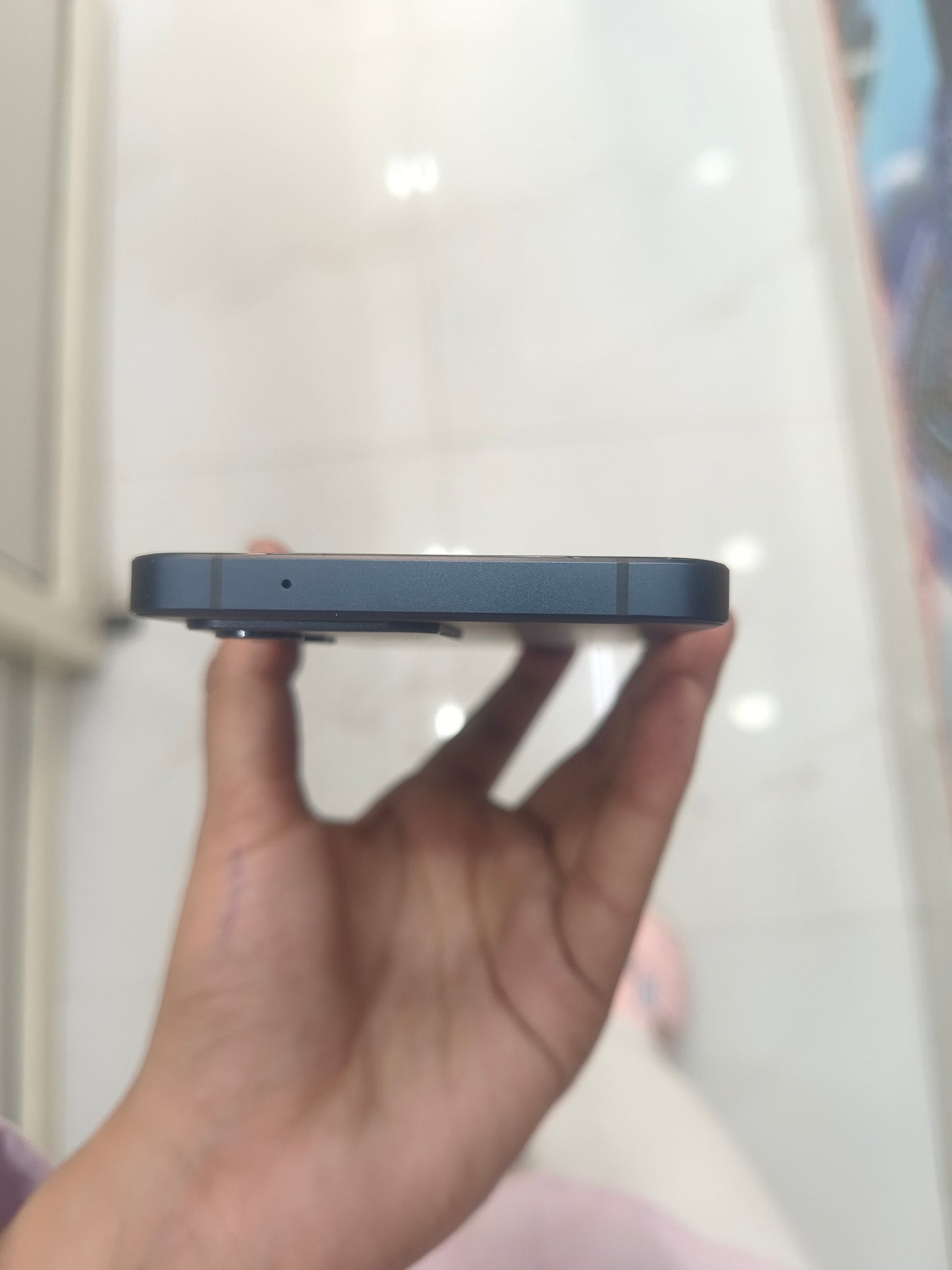 Dealshut Phone Vivo V23      8/128