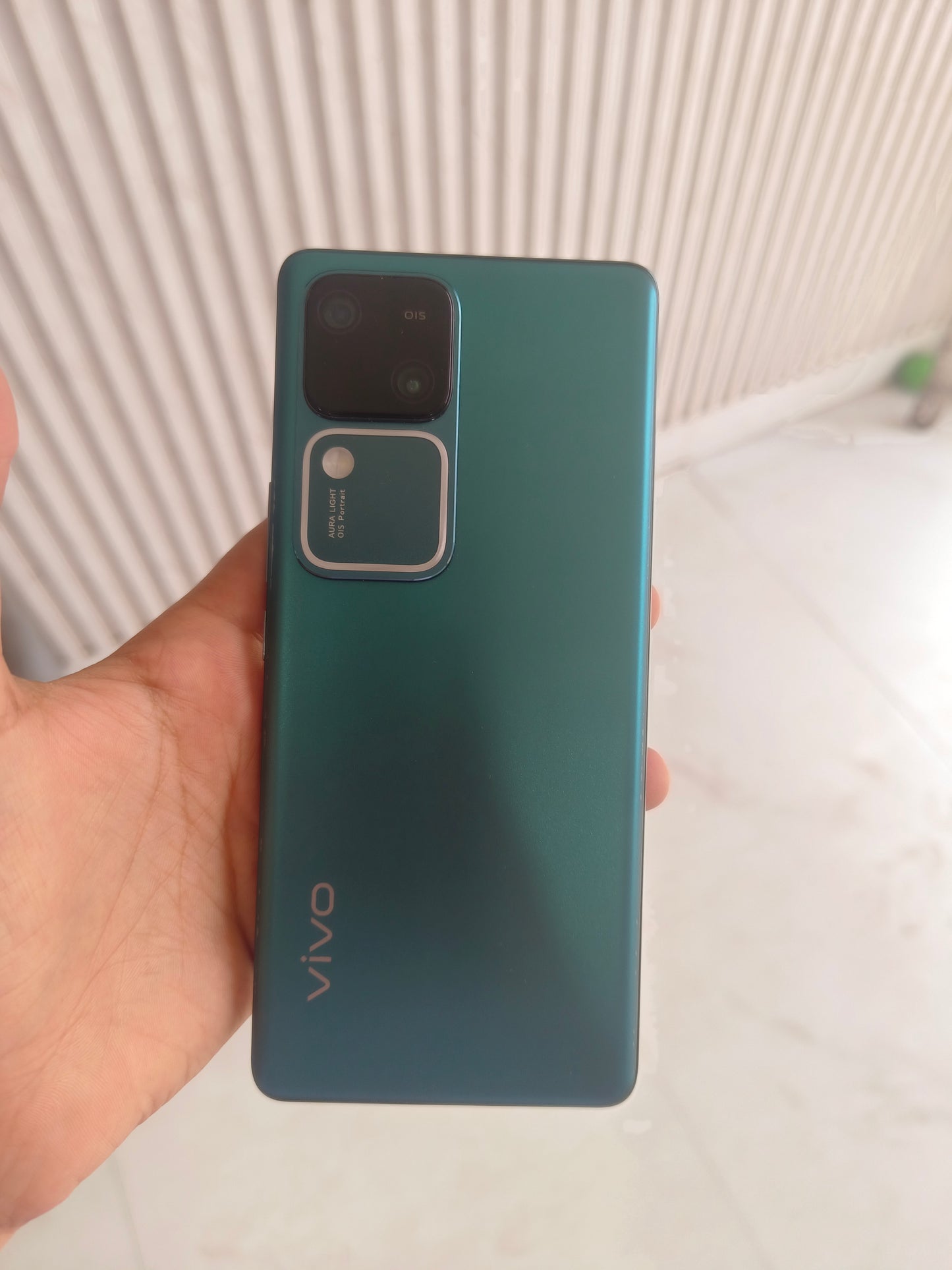 Dealshut Phone Vivo V30    8/128