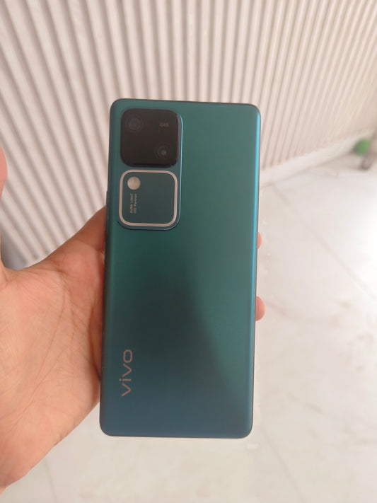 Dealshut Phone Vivo V30    8/128