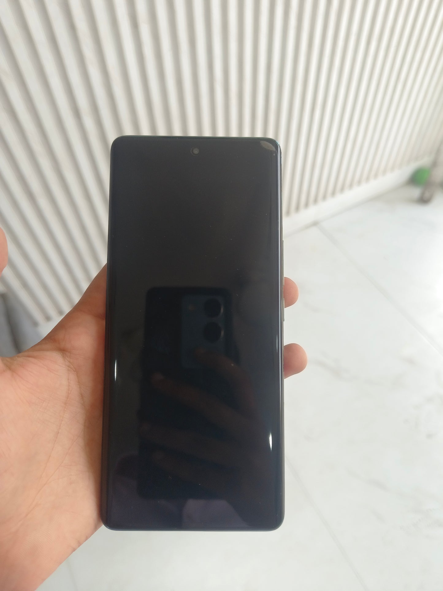 Dealshut Phone Vivo V30    8/128