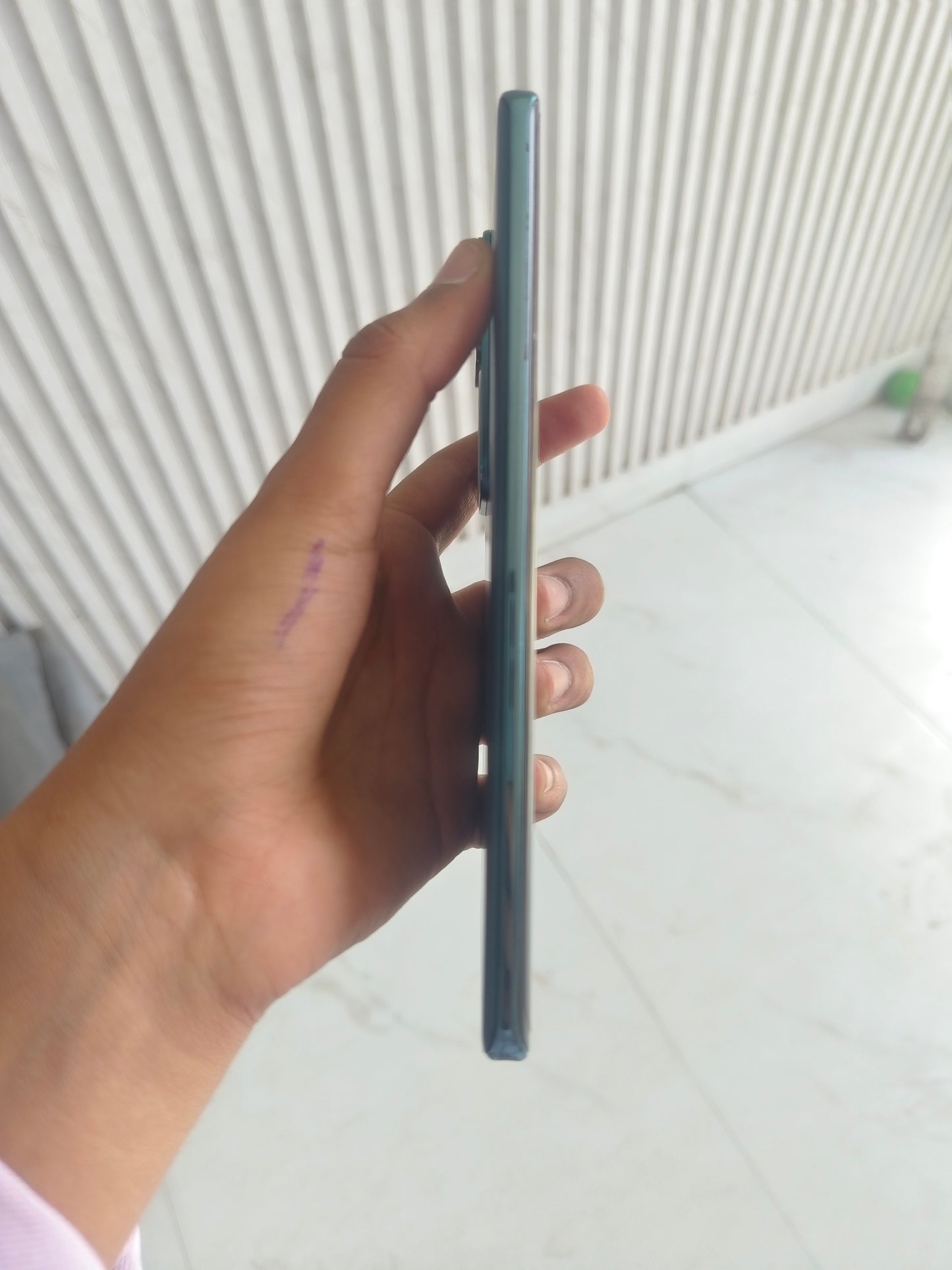 Dealshut Phone Vivo V30    8/128