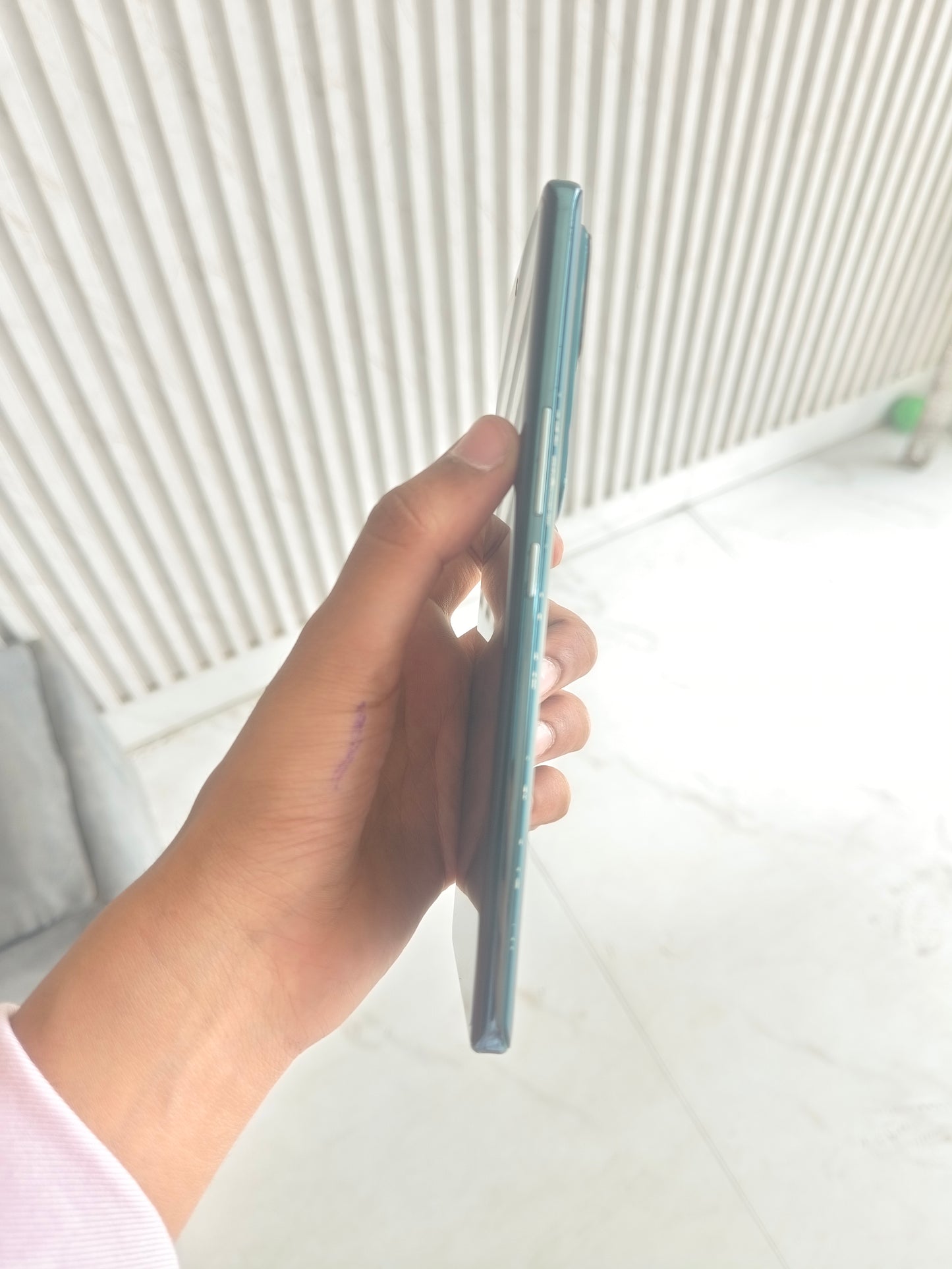 Dealshut Phone Vivo V30    8/128