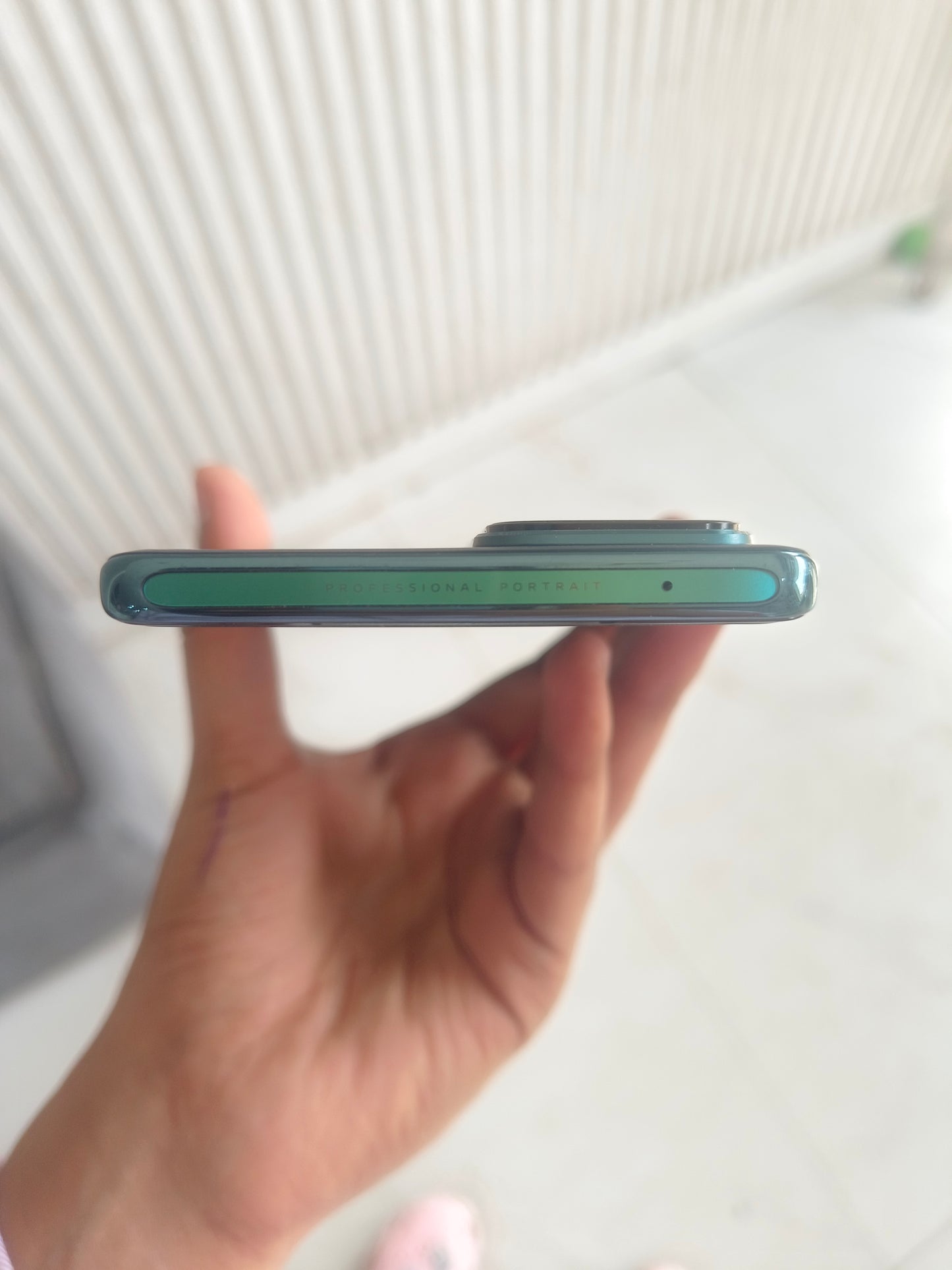 Dealshut Phone Vivo V30    8/128