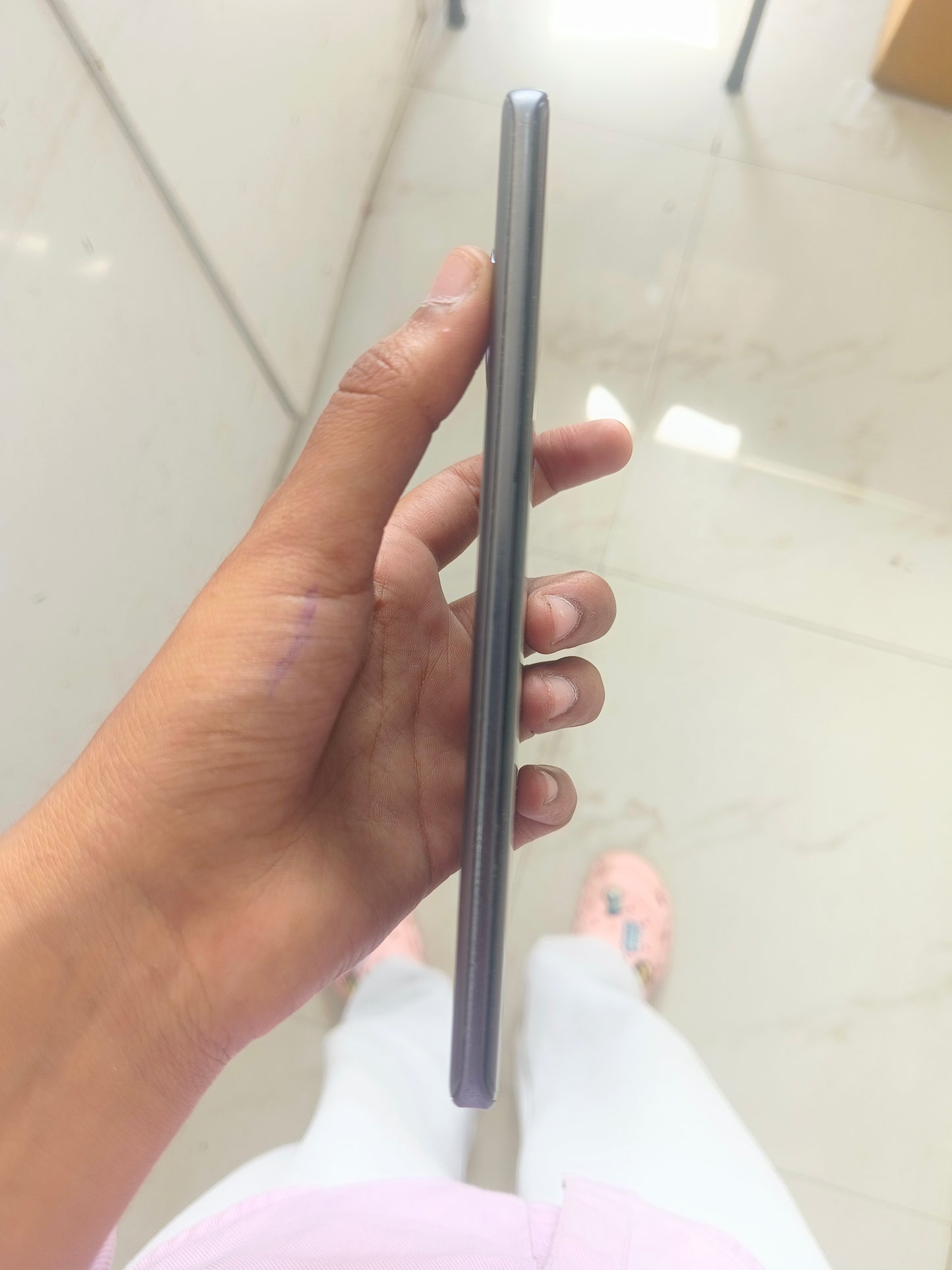 Dealshut Phone Vivo V40    8/128