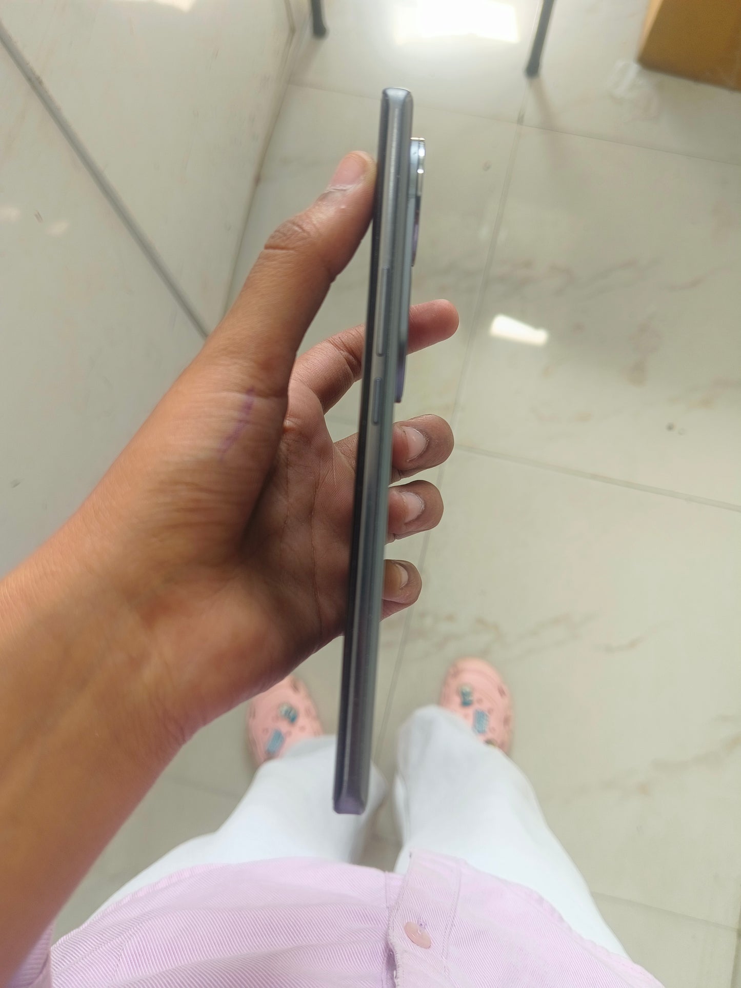 Dealshut Phone Vivo V40    8/128