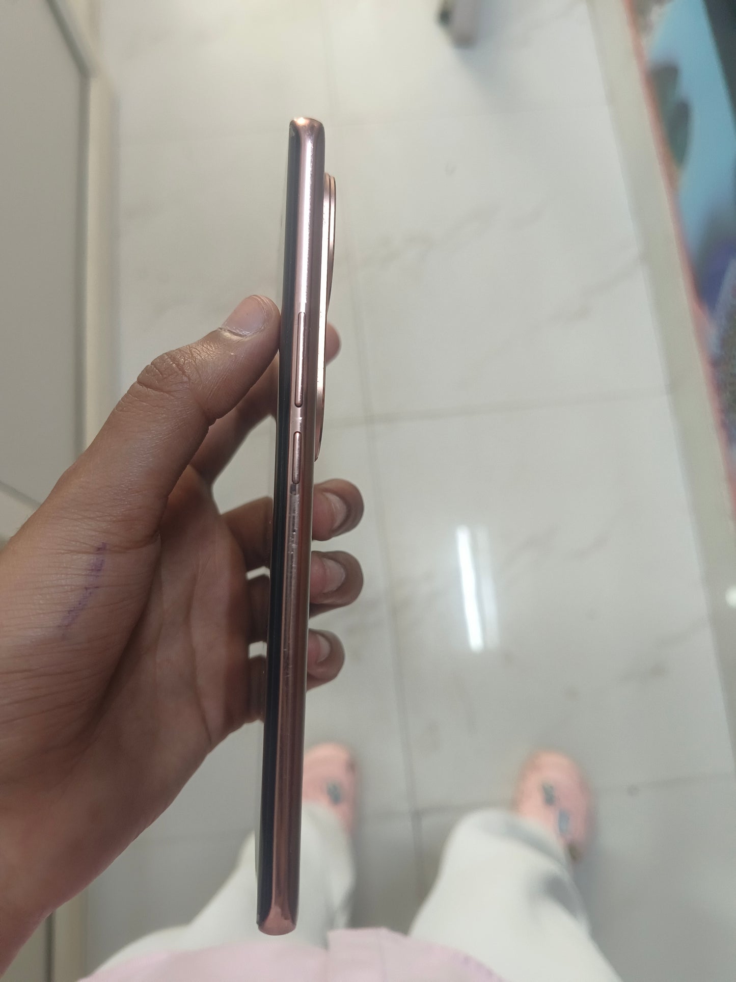Dealshut Phone Vivo V40e       8/128
