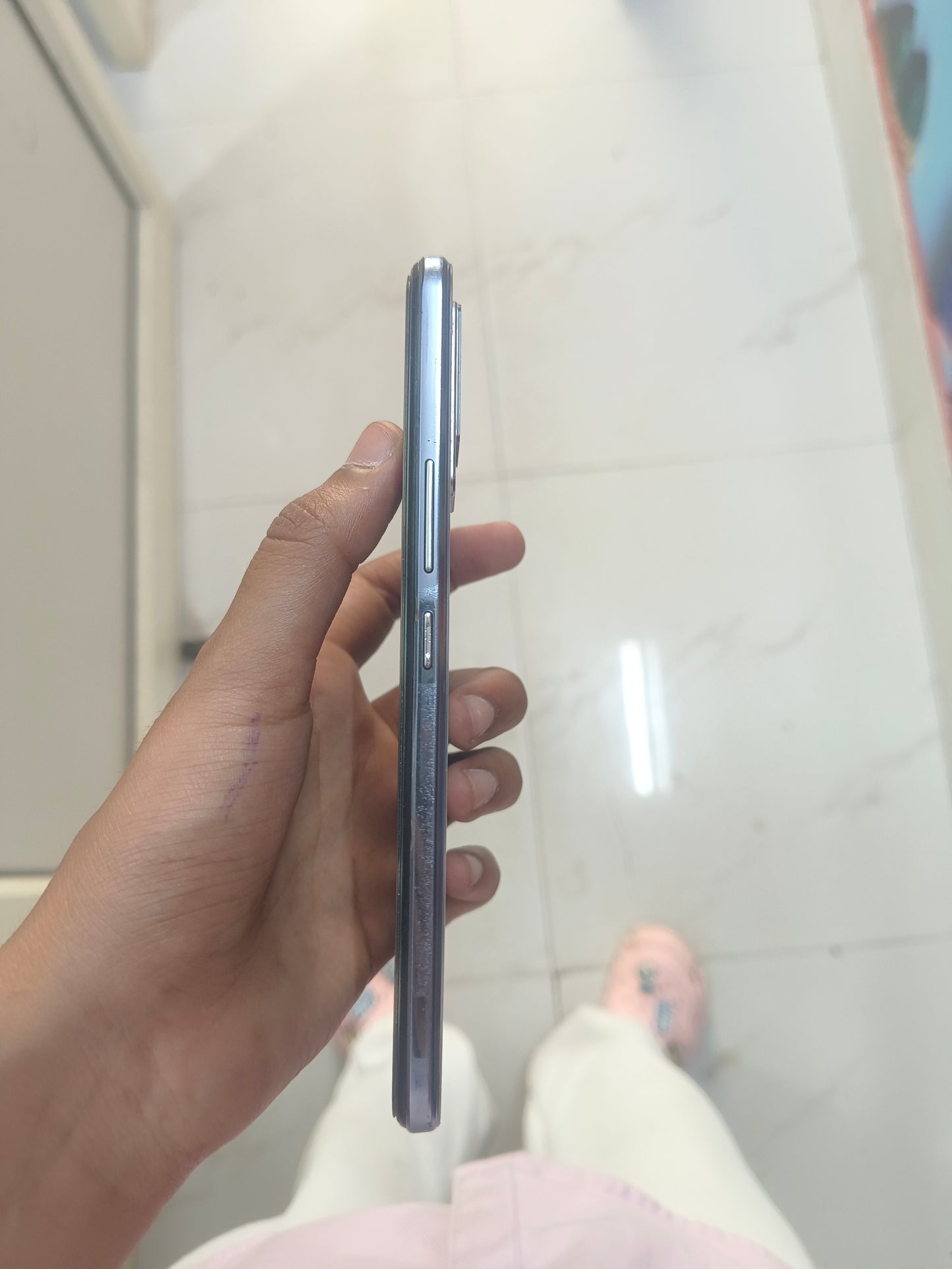 Dealshut Phone Vivo V21        8/128